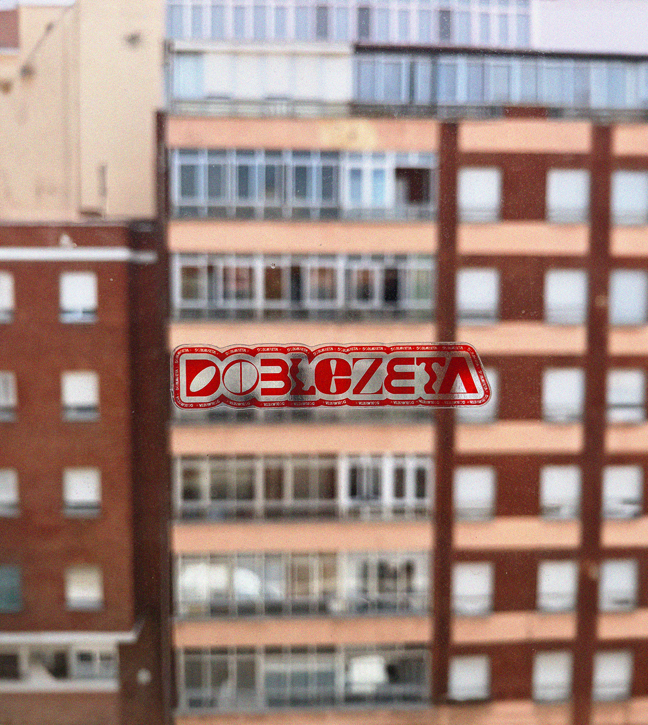 Pegatina DOBLEZETA Transparente Rojo