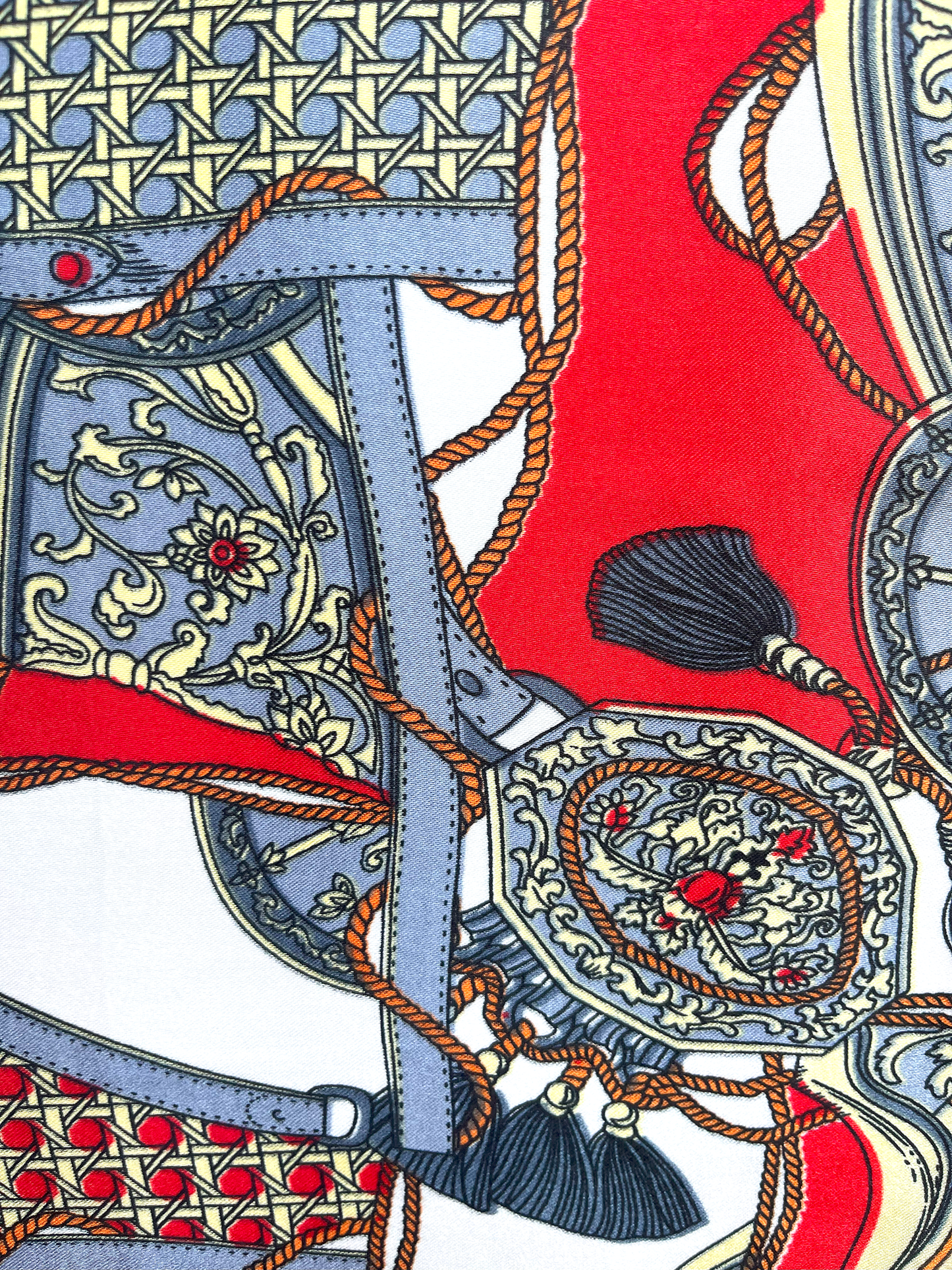 Pañuelo de Satén Borlas Rojo